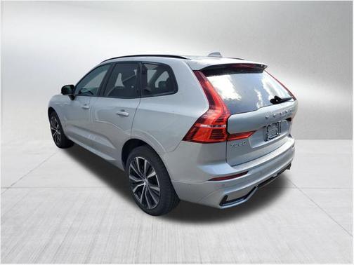 2024 Volvo XC60 B5 Plus Dark Theme