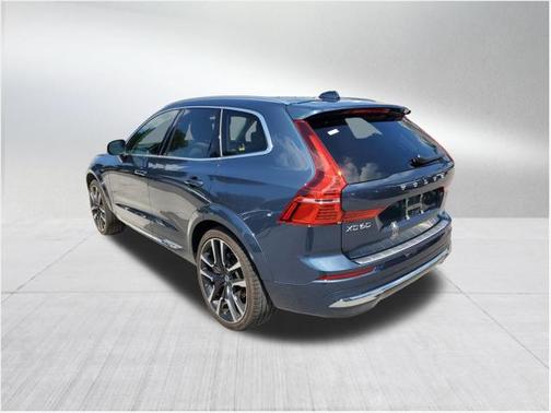 2023 Volvo XC60 B5 Ultimate Bright Theme