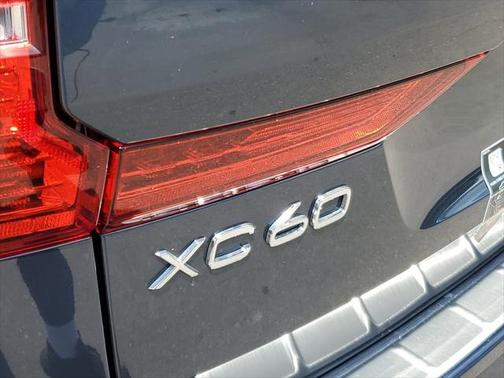 2023 Volvo XC60 B5 Ultimate Bright Theme