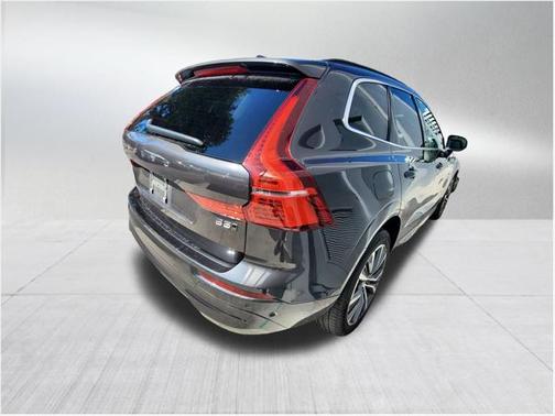 2022 Volvo XC60 B5 Momentum