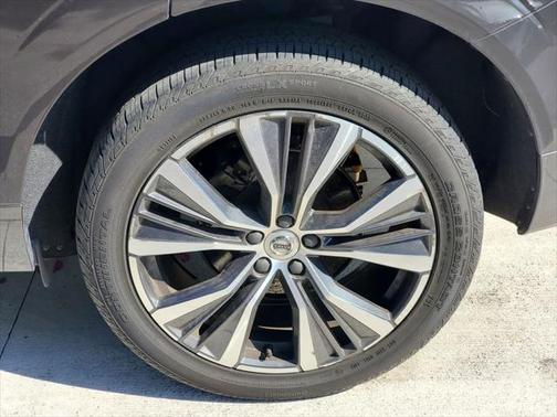 2022 Volvo XC60 B5 Momentum