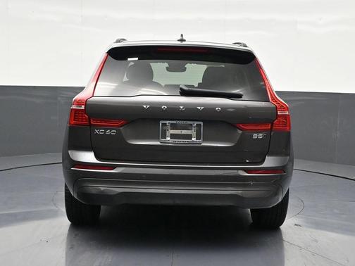 2022 Volvo XC60 B5 Momentum