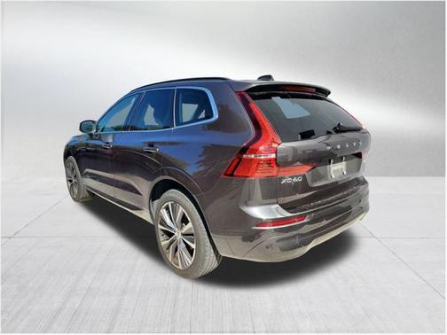 2022 Volvo XC60 B5 Momentum