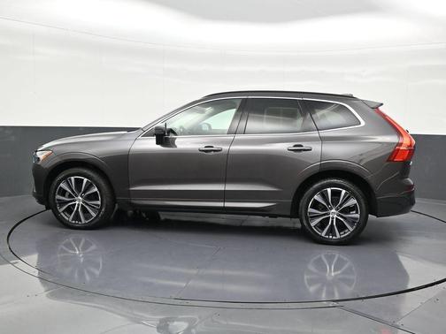 2022 Volvo XC60 B5 Momentum