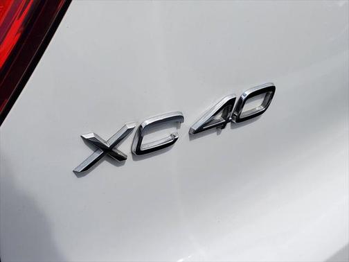 2022 Volvo XC40 T5 R-Design