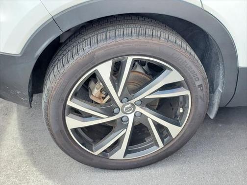 2022 Volvo XC40 T5 R-Design