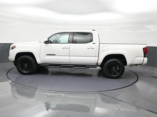 White 2022 Toyota Tacoma SR5