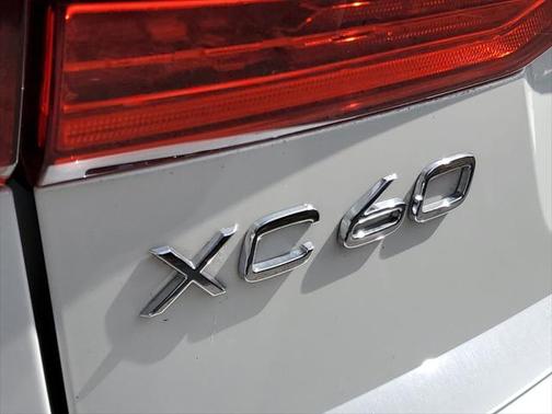 2022 Volvo XC60 B5 Inscription