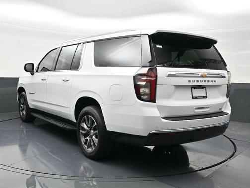 2023 Chevrolet Suburban LT