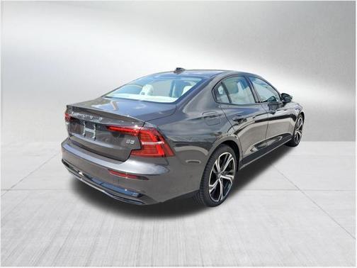 2024 Volvo S60 B5 Plus Dark Theme