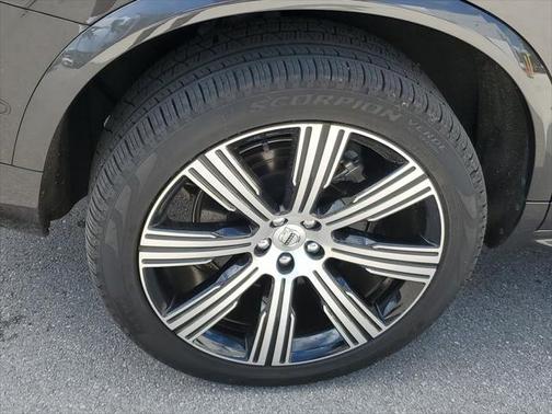 2024 Volvo XC90 B5 Plus