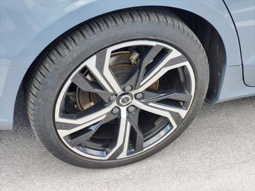 2024 Volvo S60 B5 Core Dark Theme