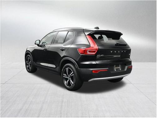 Black / Stone 2023 Volvo XC40 B4 Core