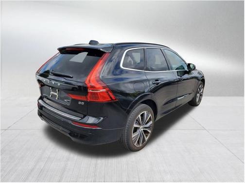 2022 Volvo XC60 B5 Momentum