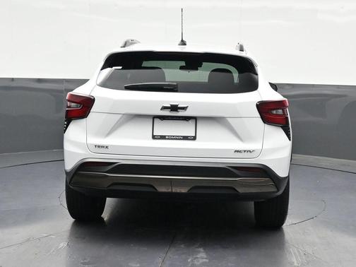 Summit White 2025 Chevrolet Trax ACTIV