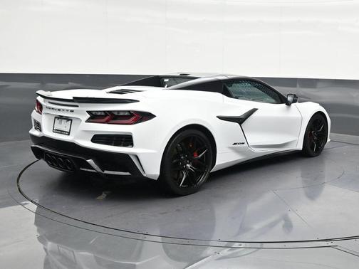 Arctic White 2025 Chevrolet Corvette Z06