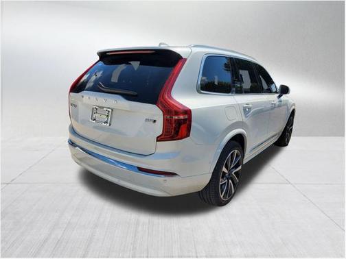2024 Volvo XC90 B5 Plus