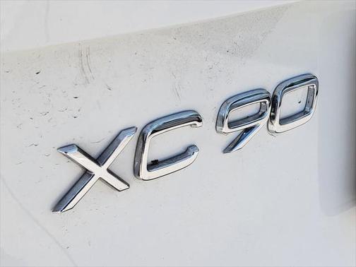 2024 Volvo XC90 B5 Plus