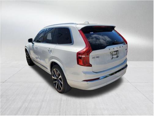 2024 Volvo XC90 B5 Plus