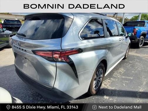 2022 Toyota Sienna XLE 8 Passenger