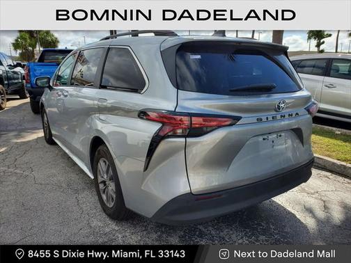2022 Toyota Sienna XLE 8 Passenger