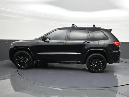 Diamond Black Crystal Pearlcoat 2021 Jeep Grand Cherokee Laredo