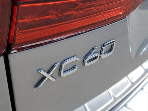 2022 Volvo XC60 B5 Inscription