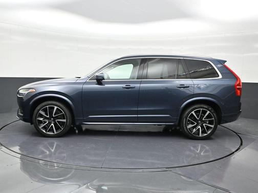 2022 Volvo XC90 T6 Momentum