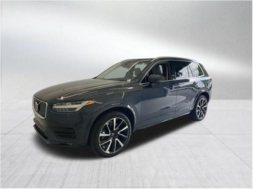2022 Volvo XC90 T6 Momentum
