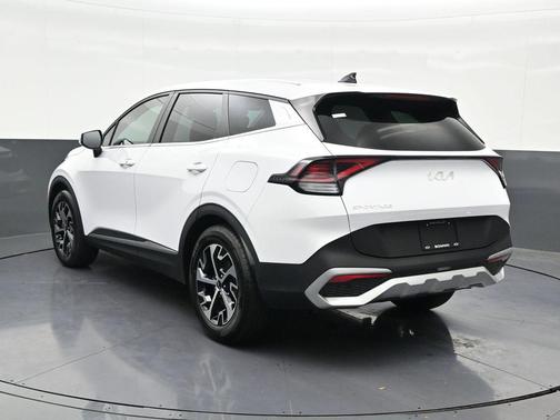 White Pearl 2024 Kia Sportage EX
