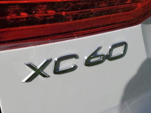 2025 Volvo XC60 B5 Core