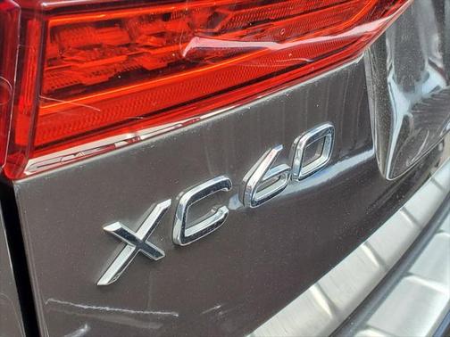 2022 Volvo XC60 B5 Inscription