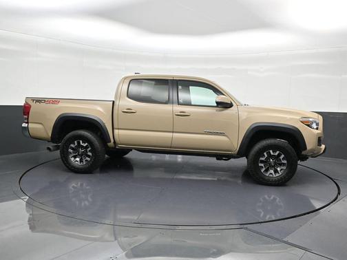 2017 Toyota Tacoma SR