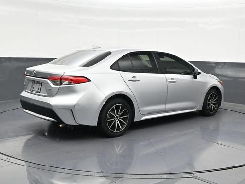 Classic Silver Metallic 2022 Toyota Corolla LE