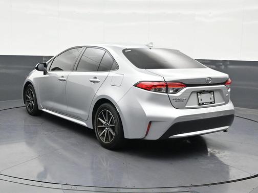 Classic Silver Metallic 2022 Toyota Corolla LE