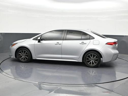 Classic Silver Metallic 2022 Toyota Corolla LE