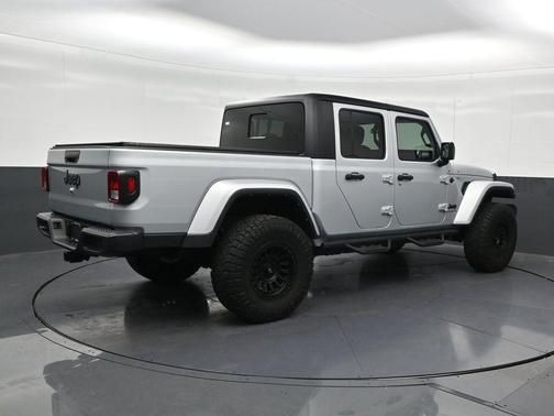 Silver Zynith Clearcoat 2023 Jeep Gladiator Sport S