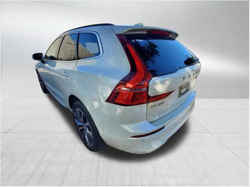 2022 Volvo XC60 B5 Momentum