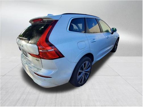 2022 Volvo XC60 B5 Momentum