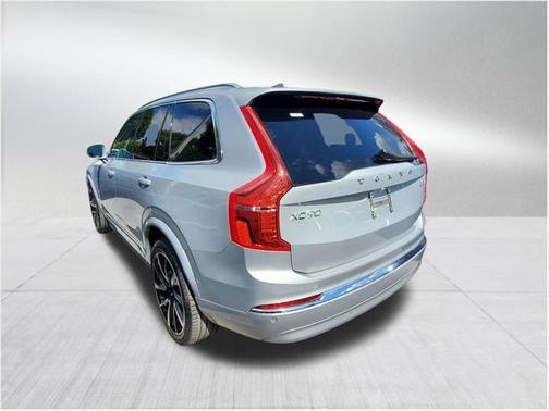 2023 Volvo XC90 B5 Plus