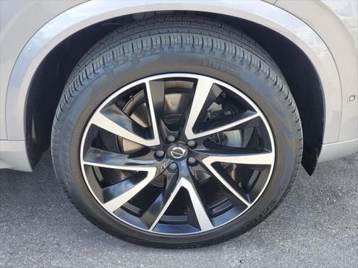 2023 Volvo XC90 B5 Plus