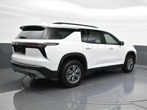 Summit White 2025 Chevrolet Traverse LT