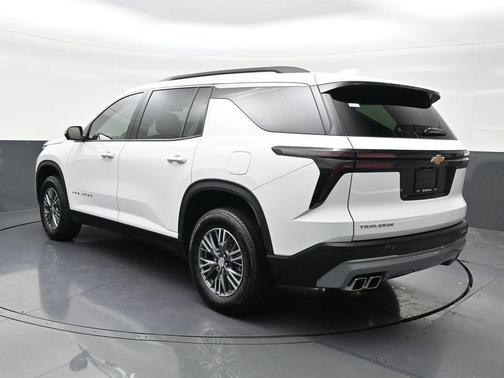 Summit White 2025 Chevrolet Traverse LT