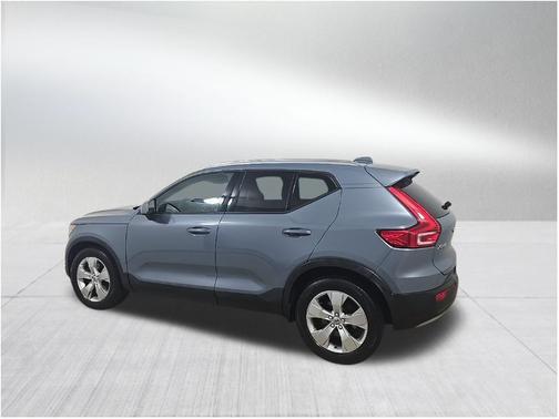 2020 Volvo XC40 T4 Momentum