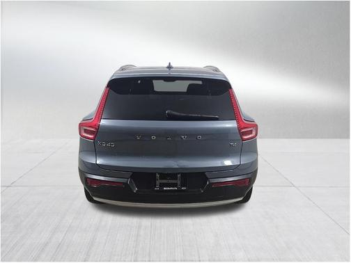 2020 Volvo XC40 T4 Momentum