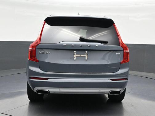 Gray Metallic 2020 Volvo XC90 T5 Momentum