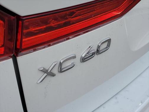 2022 Volvo XC60 B6 Inscription