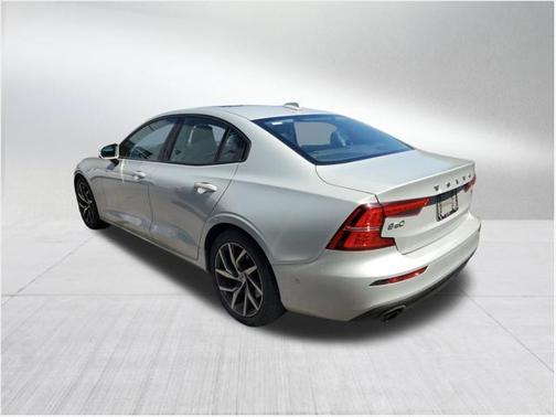 2019 Volvo S60 T6 Momentum