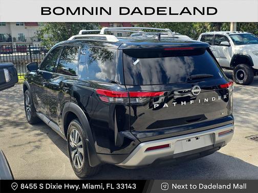 2024 Nissan Pathfinder SL
