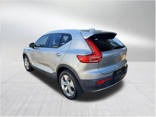 2019 Volvo XC40 T5 Momentum